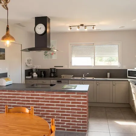 Hébergement de vacances Maison Familiale Avec Jardin à Lit-et-mixe, 100 M² *